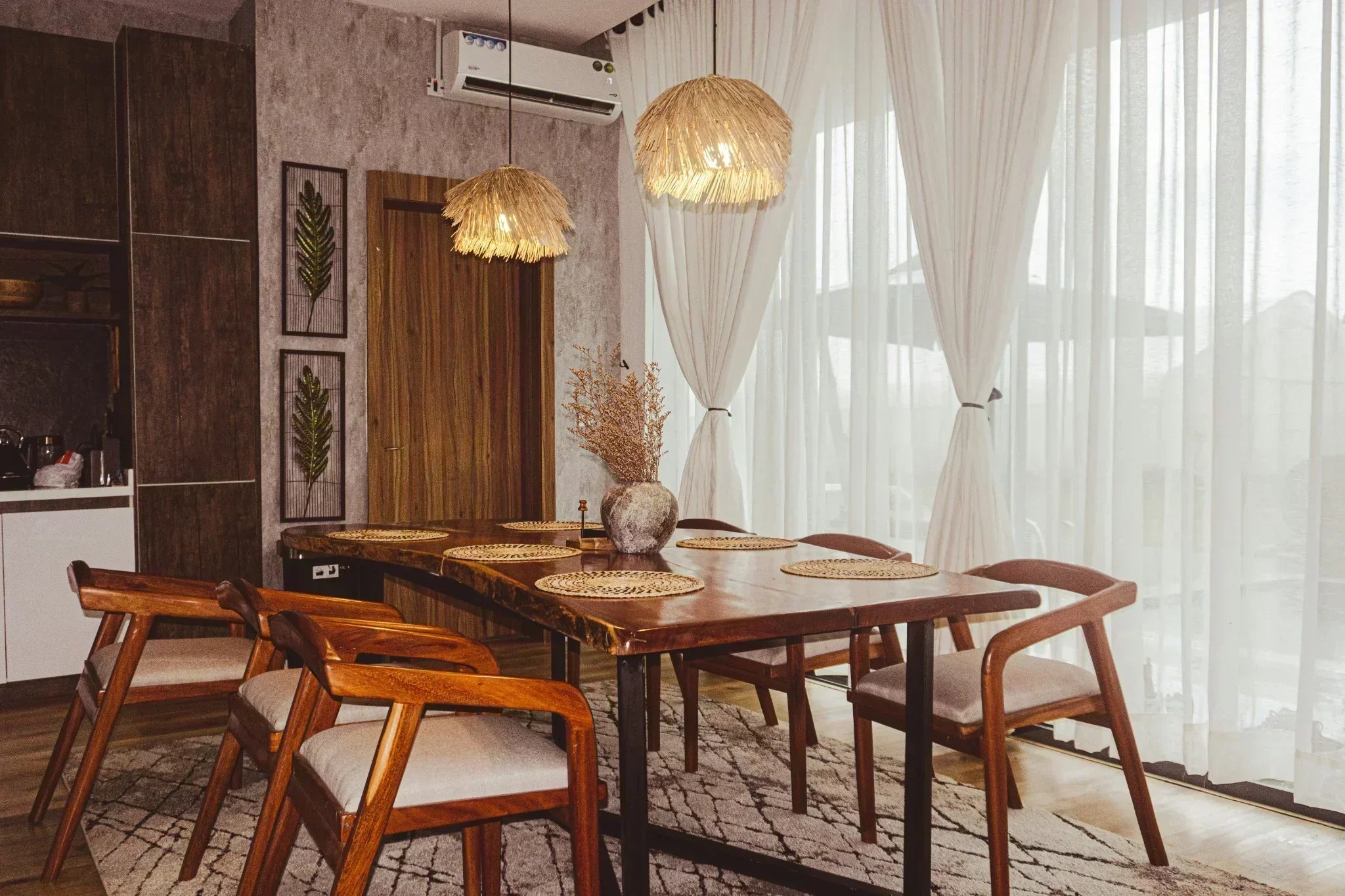 De perfecte hoogte voor je hanglamp boven de eettafel bepalen