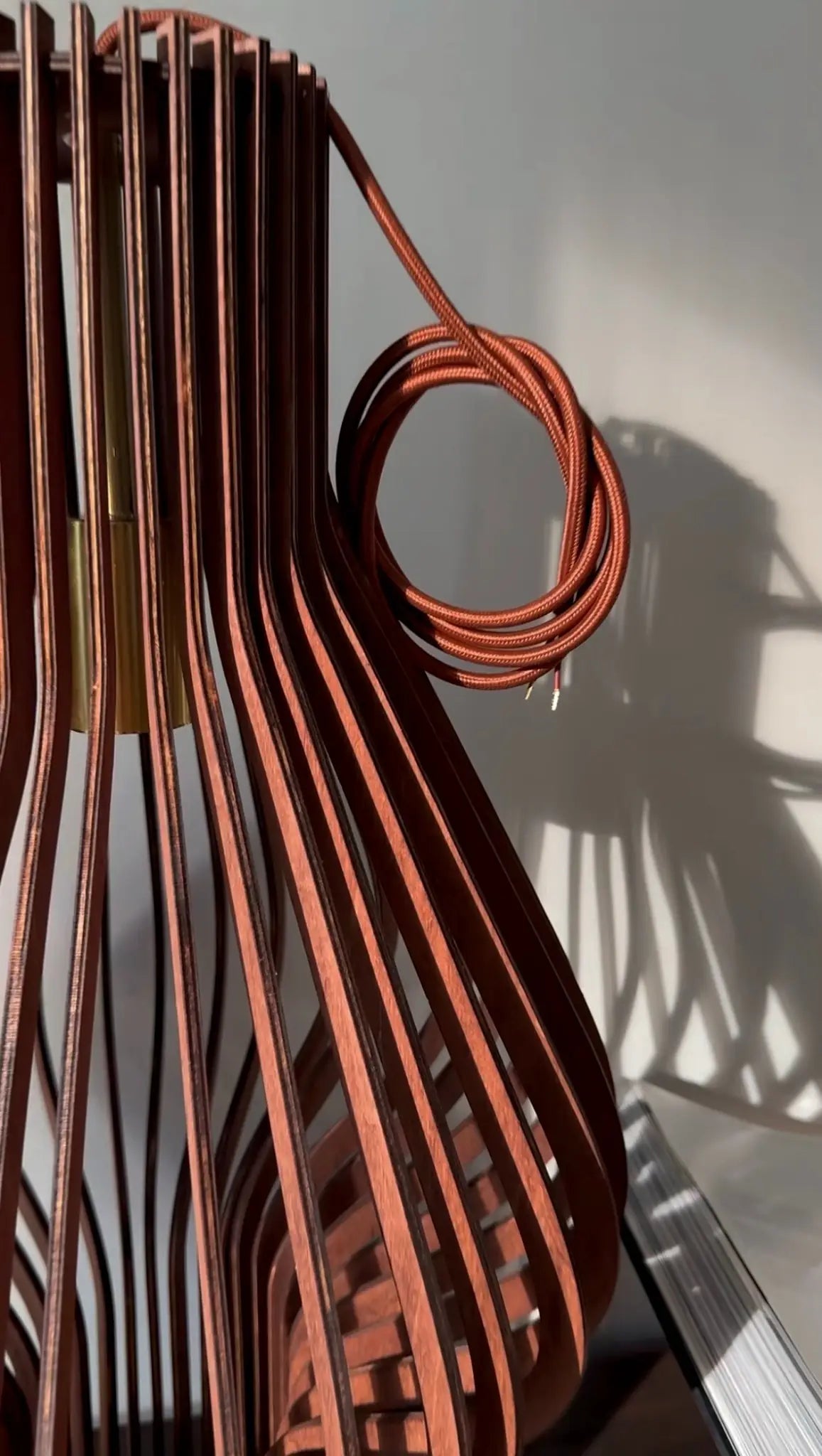 Houten hanglamp Amara close-up